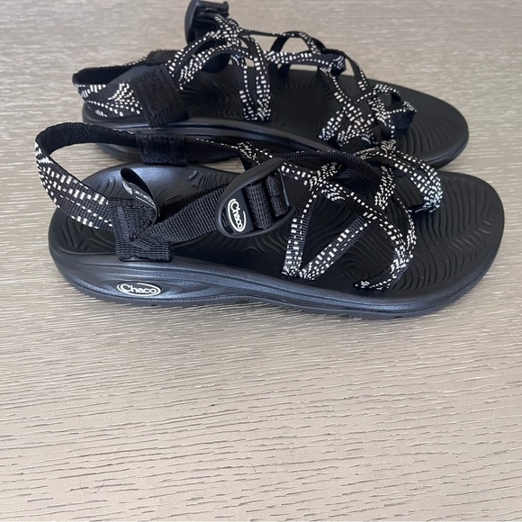 Chaco Women's Zvolv X2 Sandals Black & White J106664 Size 8 New - Picture 2 of 8